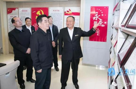 張愛(ài)軍到華夏集團(tuán)調(diào)研肯定建筑業(yè)貢獻(xiàn)：拿出扶持對(duì)策，做大做強(qiáng)